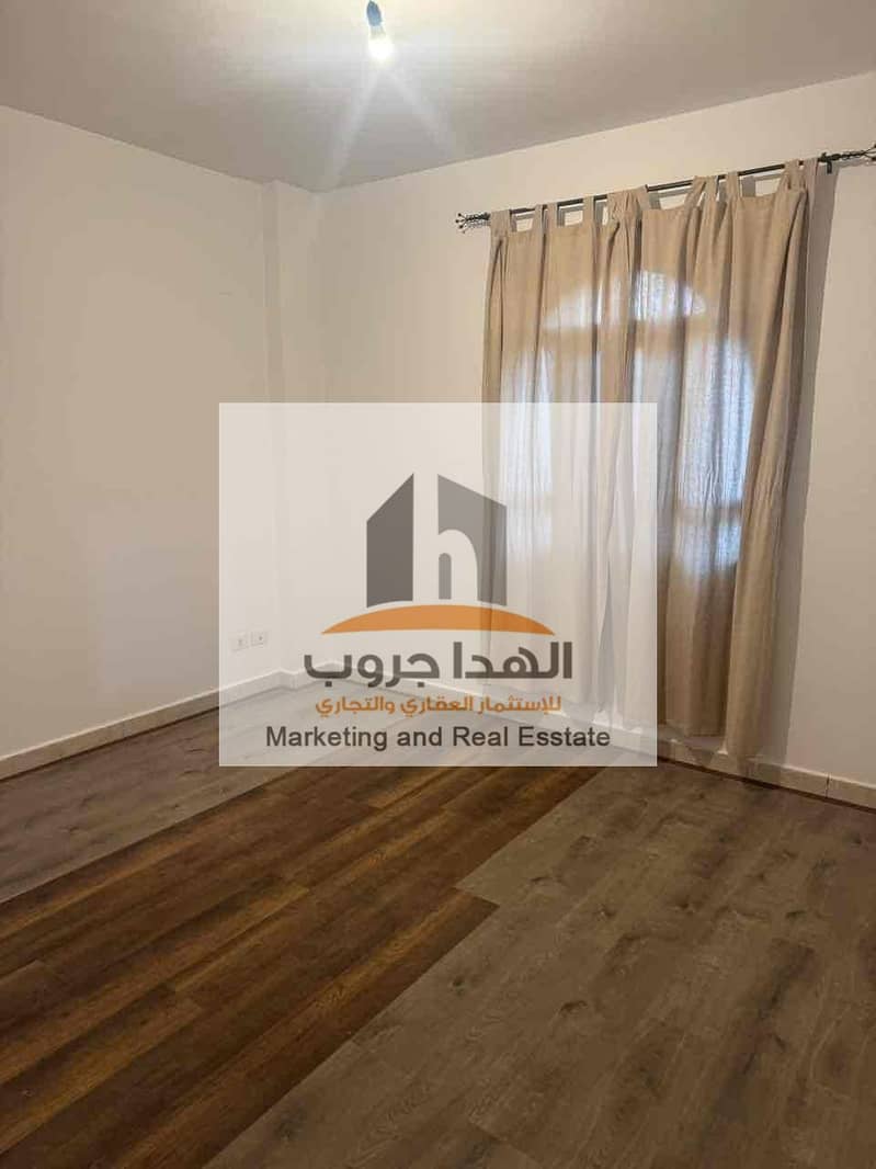 11 8b53b8ff-9c9c-401f-affc-5b69e16a7586. jpg