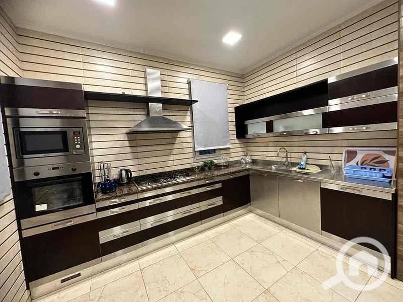 10 eff88089-5fb9-49ce-bd72-47a9bc6a6f86. jpg