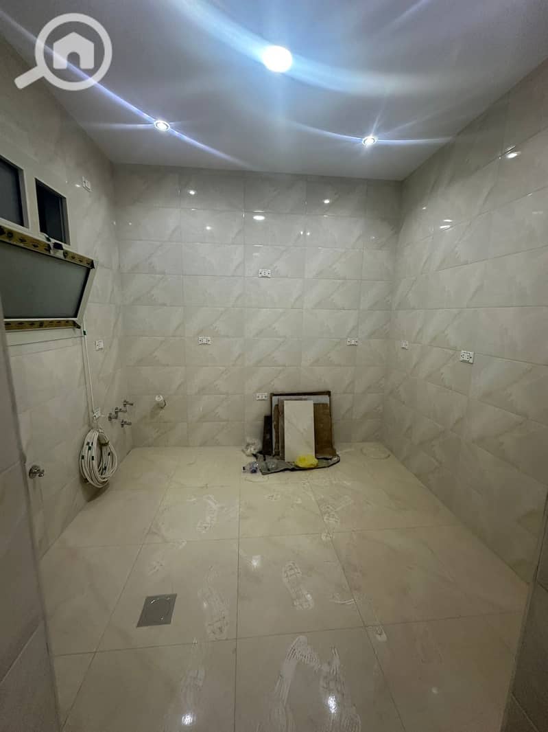 7 d38b5d6f-b81b-41f3-a0a8-16ec5508f0e0. jpeg