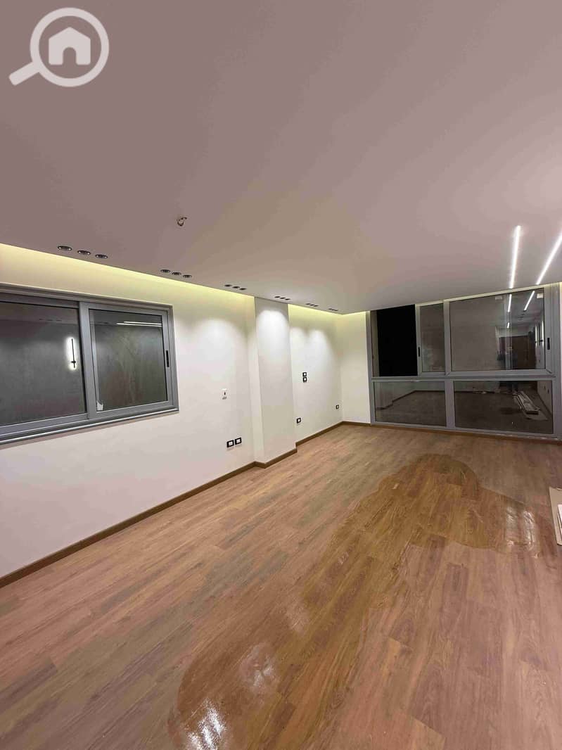 1000504792. jpg 1000504792. jpg