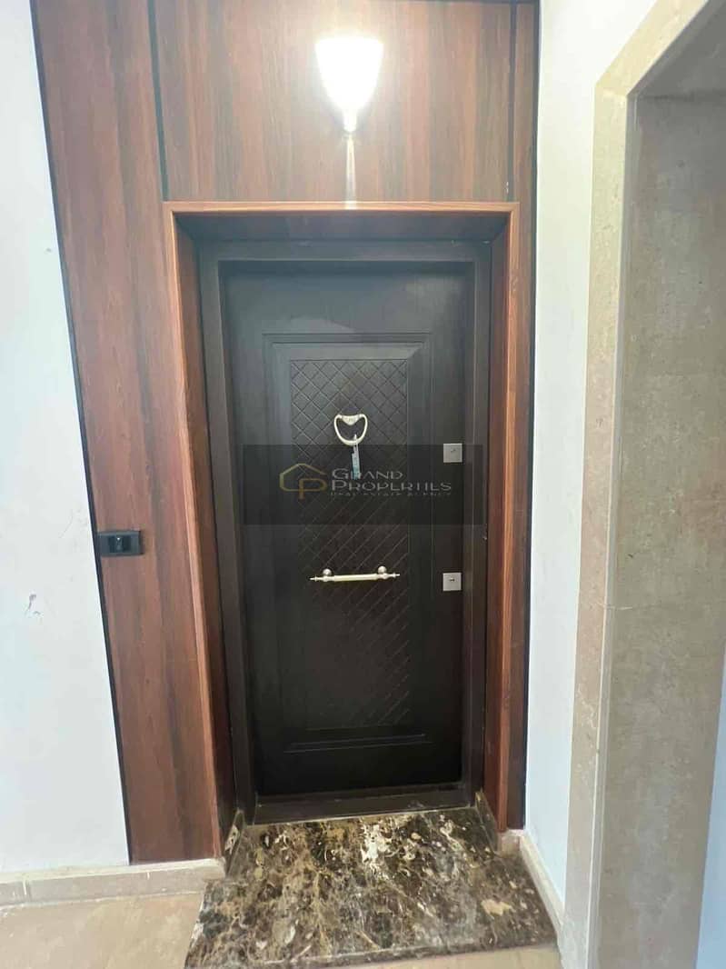 12 83f4d172-fb45-47da-ba24-88634cfae2df. jpg