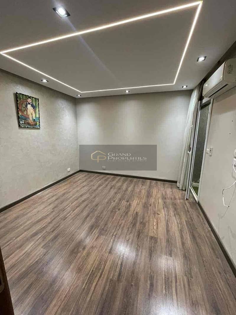 10 e8c8b4ef-fc92-4840-8a40-7cc3e6d0ab9a. jpg