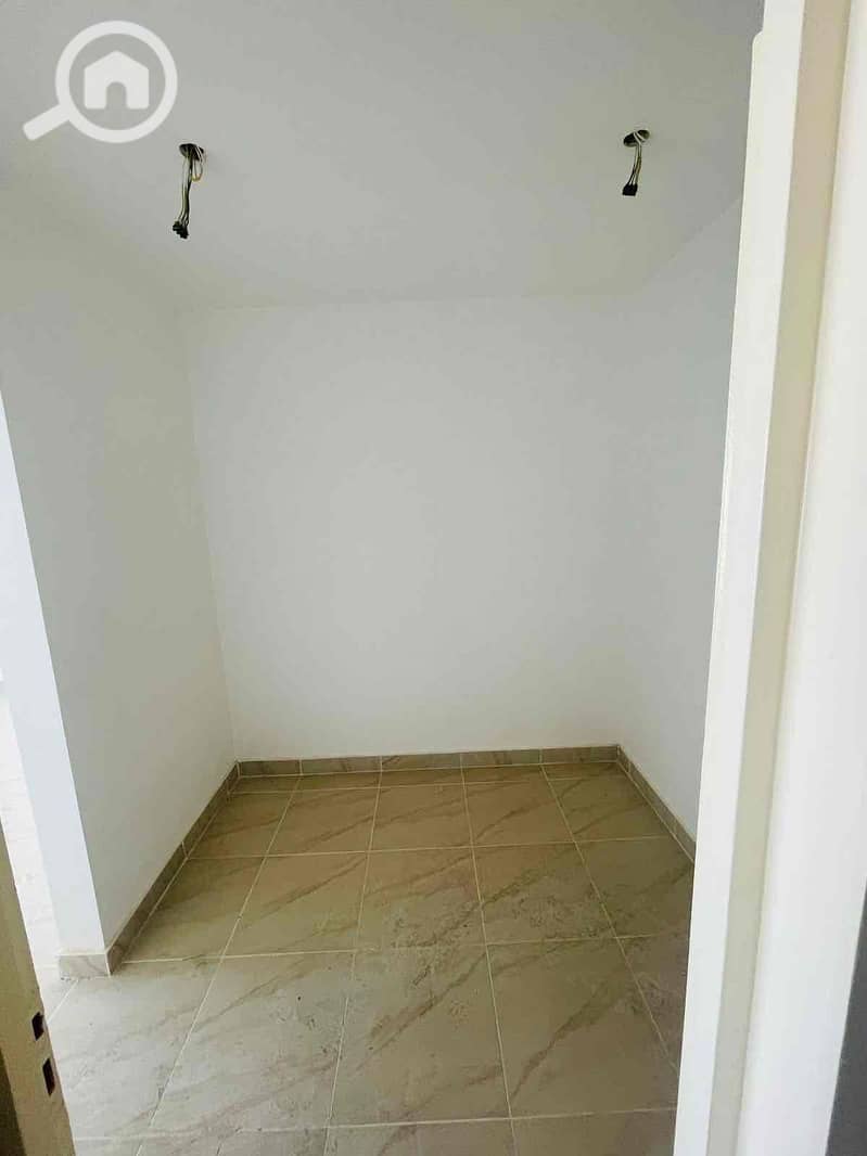 10 b65224aa-8934-42d8-a265-f05c6dd5a565. jpg