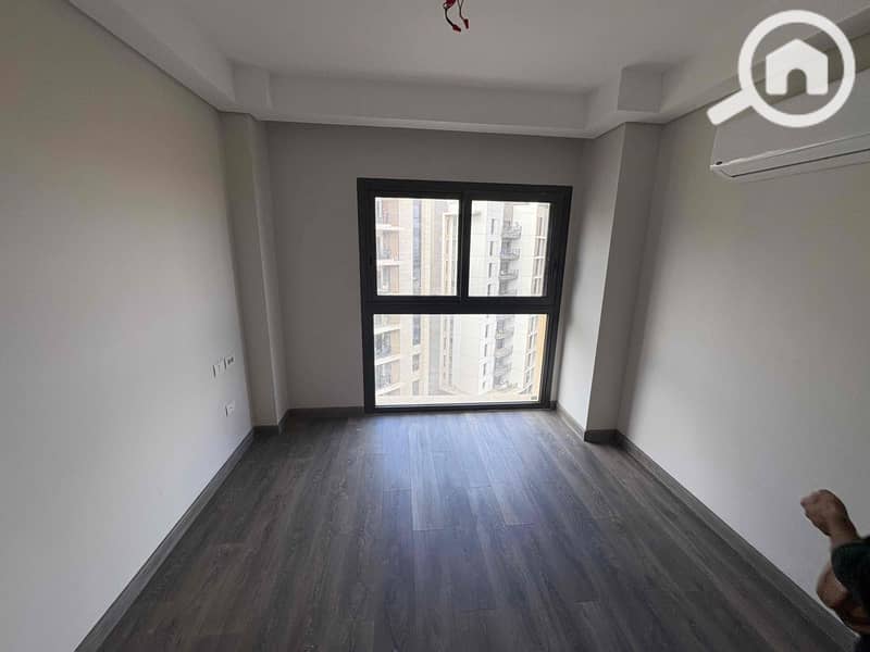 4 051aeda4-e976-42dd-ac1f-49115f1e4079. jpg