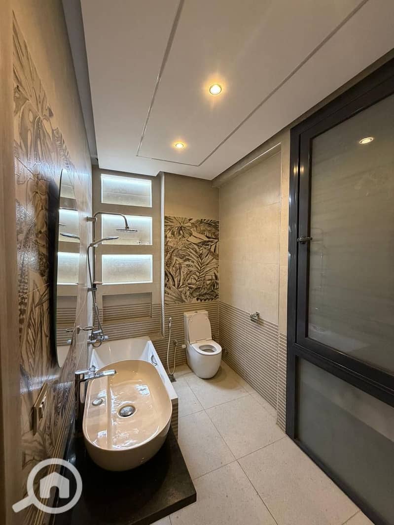 14 ae4b3be8-65b8-4526-956e-d035f8a9b34f. jpeg