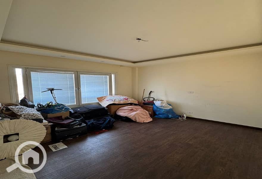 4 86f99725-6092-43c8-b904-be376bb748b4. jpg