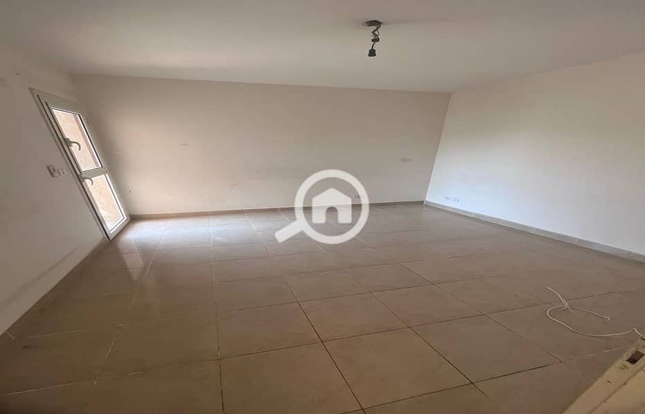 6 82e486a5-c4e7-42cc-a1a9-9f3e4af6ec42. jpg