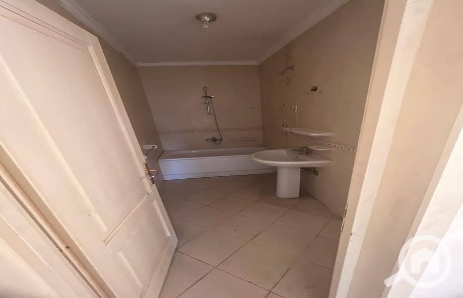 10 774e9227-f9f4-4e33-9273-3cc04afc2d89. jpg