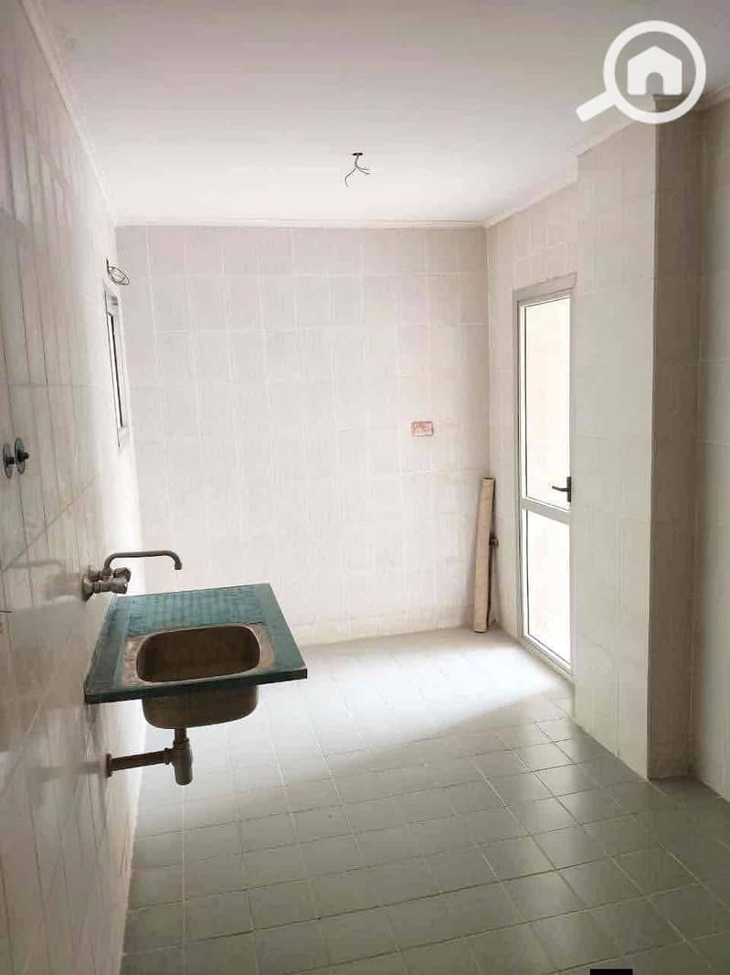 12 0433f030-d5d2-474c-ad44-43d24322c2fe. jpg