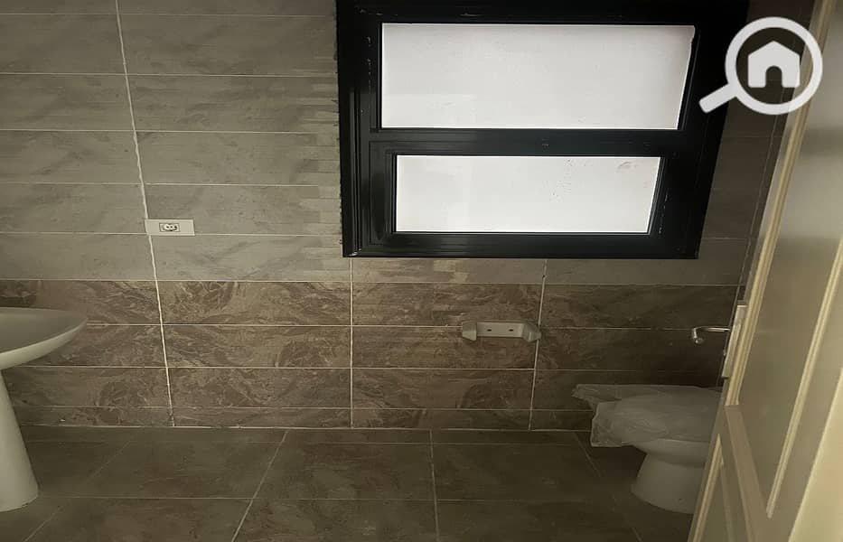 10 c3c2bbdf-680f-4f7b-b534-e472d0ead5b9. jpeg