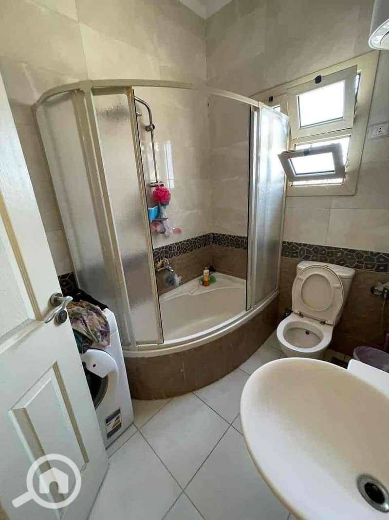 8 3049b849-03ba-46aa-b1ba-6f30b7673096. jpg