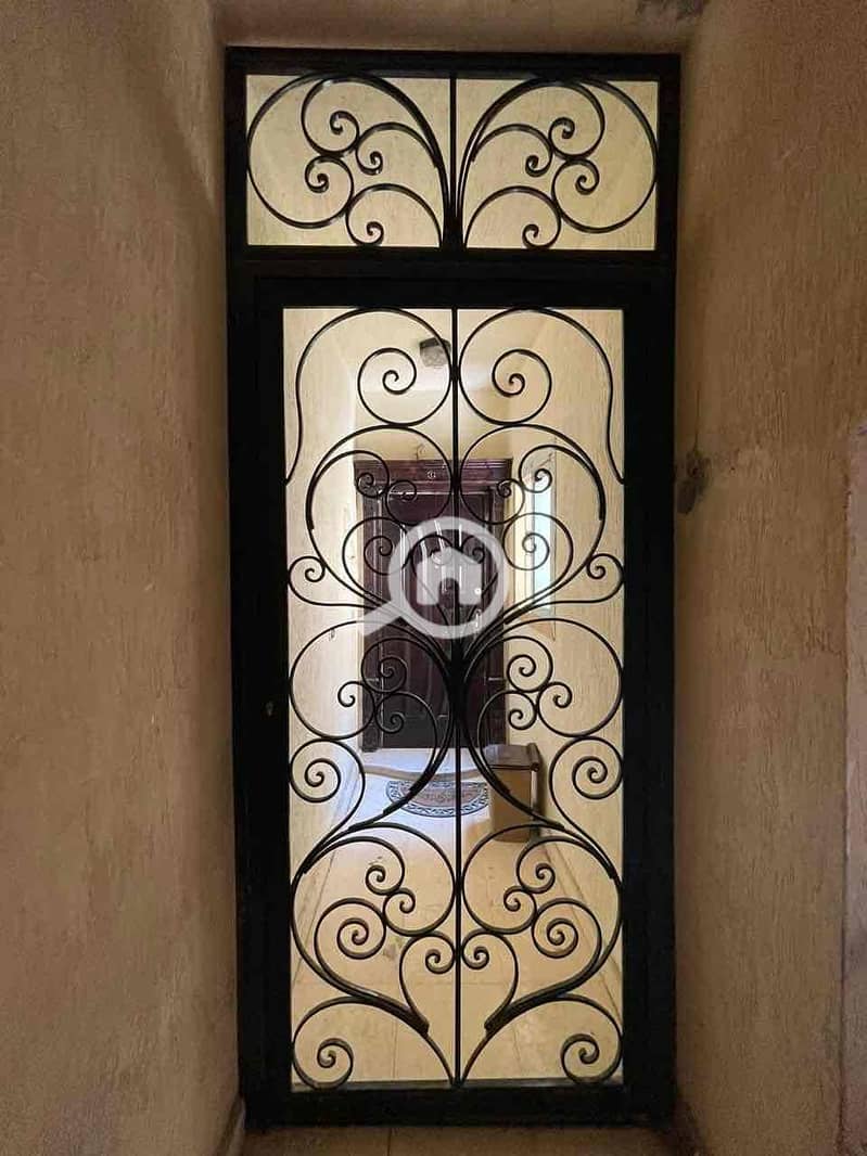 12 960d5937-2f25-4a7f-a571-075e12acfb0d. jpg