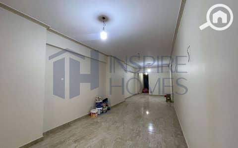 شقة 3 غرف نوم للايجار في سموحة، الإسكندرية - 1. jpg