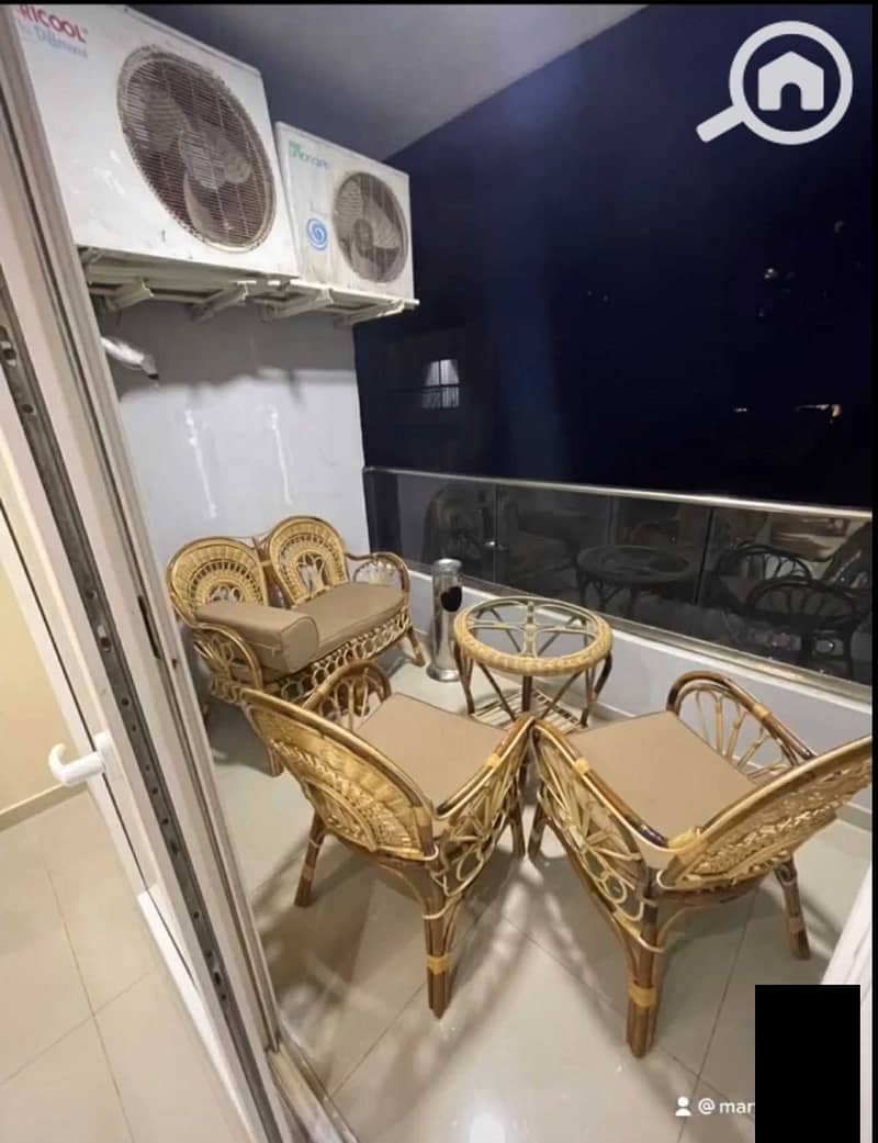 4 7b9d30fe-3397-4864-a908-b9f286de4d64. jpg