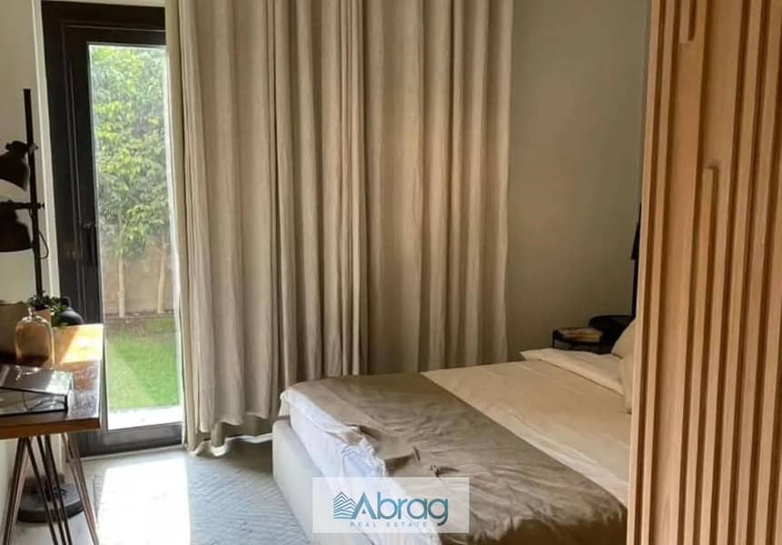 2 8446259-9d804o. jpg