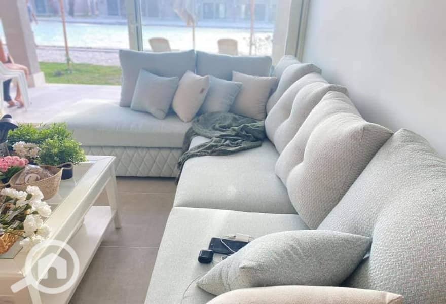 12 232554923_844576999763966_4570317584843036570_n. jpg