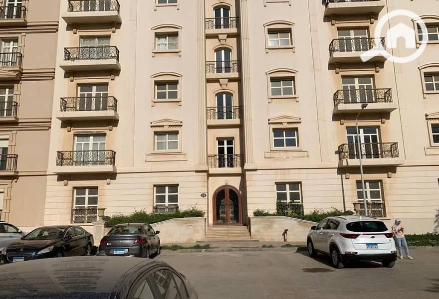 2 8395333-8ec9fo. jpg