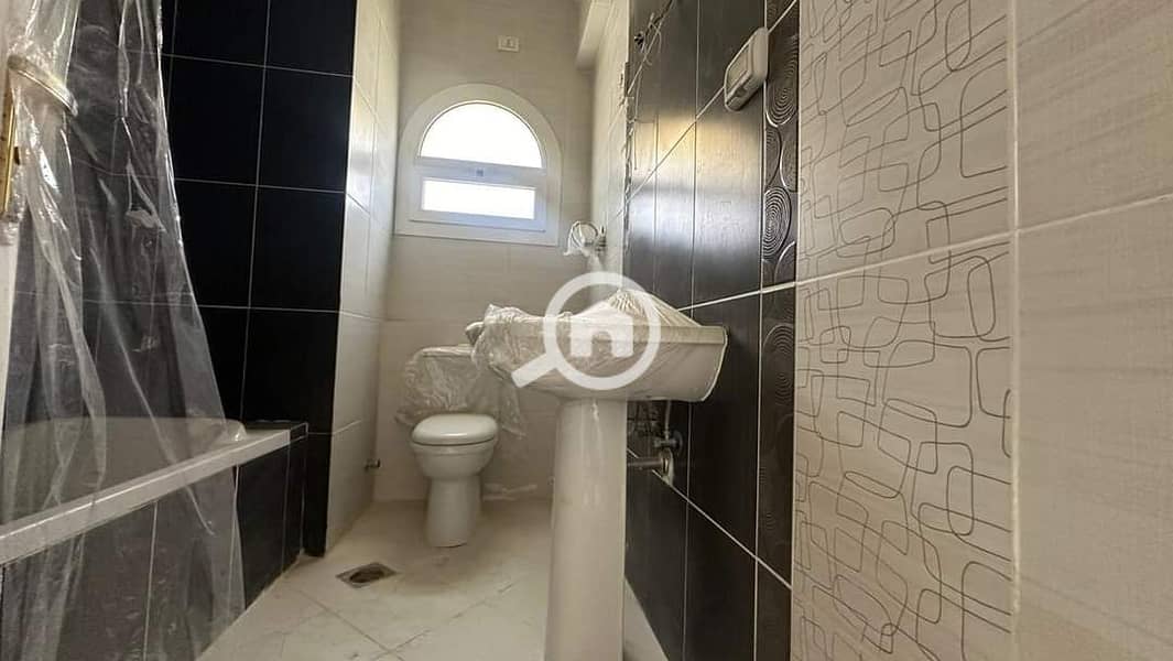 10 74f025ef-397b-4e61-95d3-5e4d48bf236c. jpeg