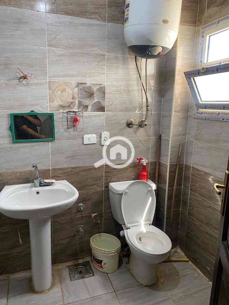 14 e81f7605-7ddb-4804-97d4-38c4a36d6b6c. jpg