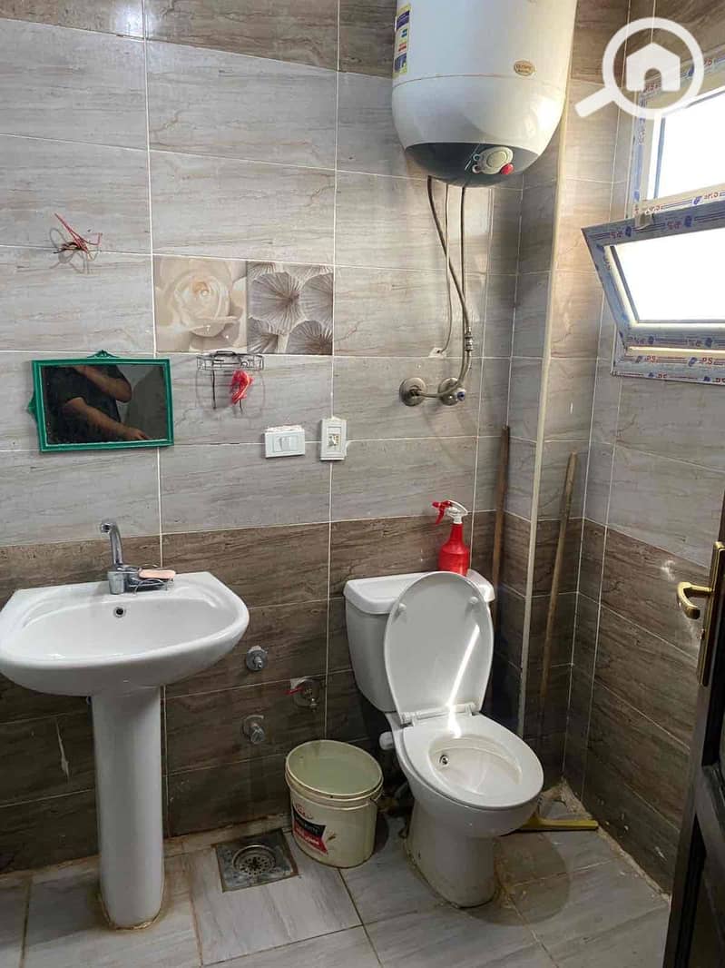 15 e81f7605-7ddb-4804-97d4-38c4a36d6b6c. jpg