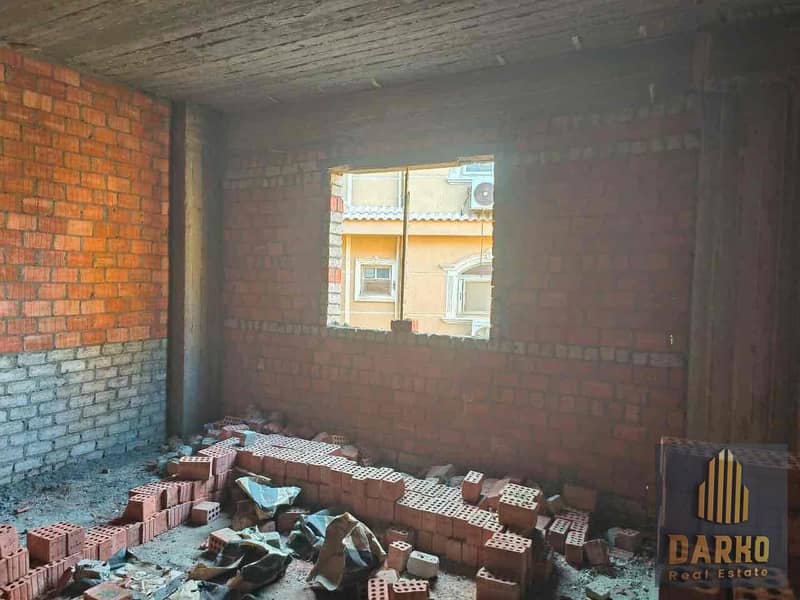 12 611d67be-422c-4ce7-af4e-32f684d9ed0a. jpg