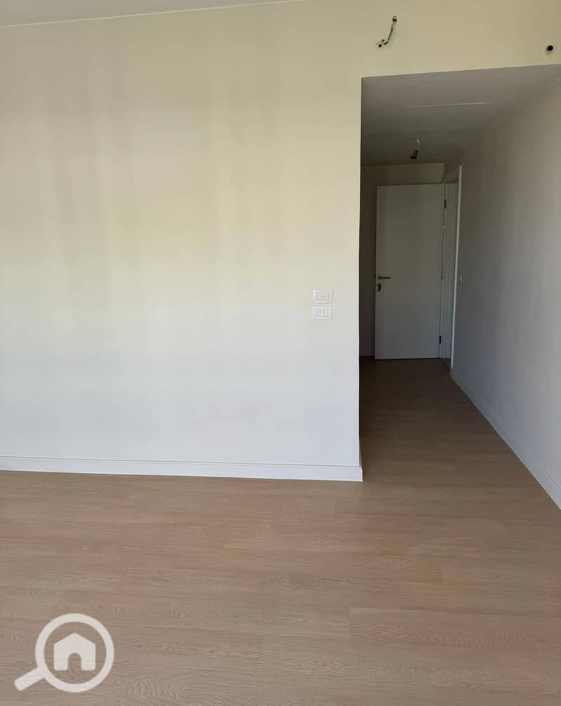 5 cf1c6942-abb8-4ef5-83cc-69eded81116f. jpg