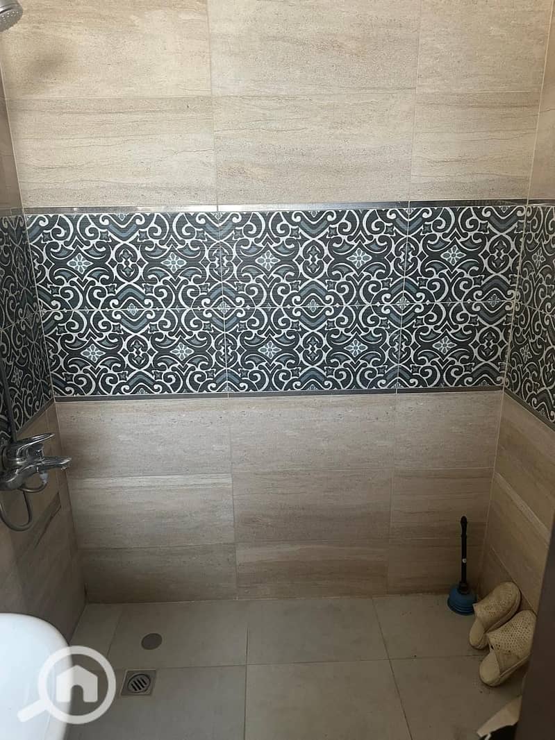 10 dab6e46f-098b-47ec-b969-39ddd57726a3. jpg