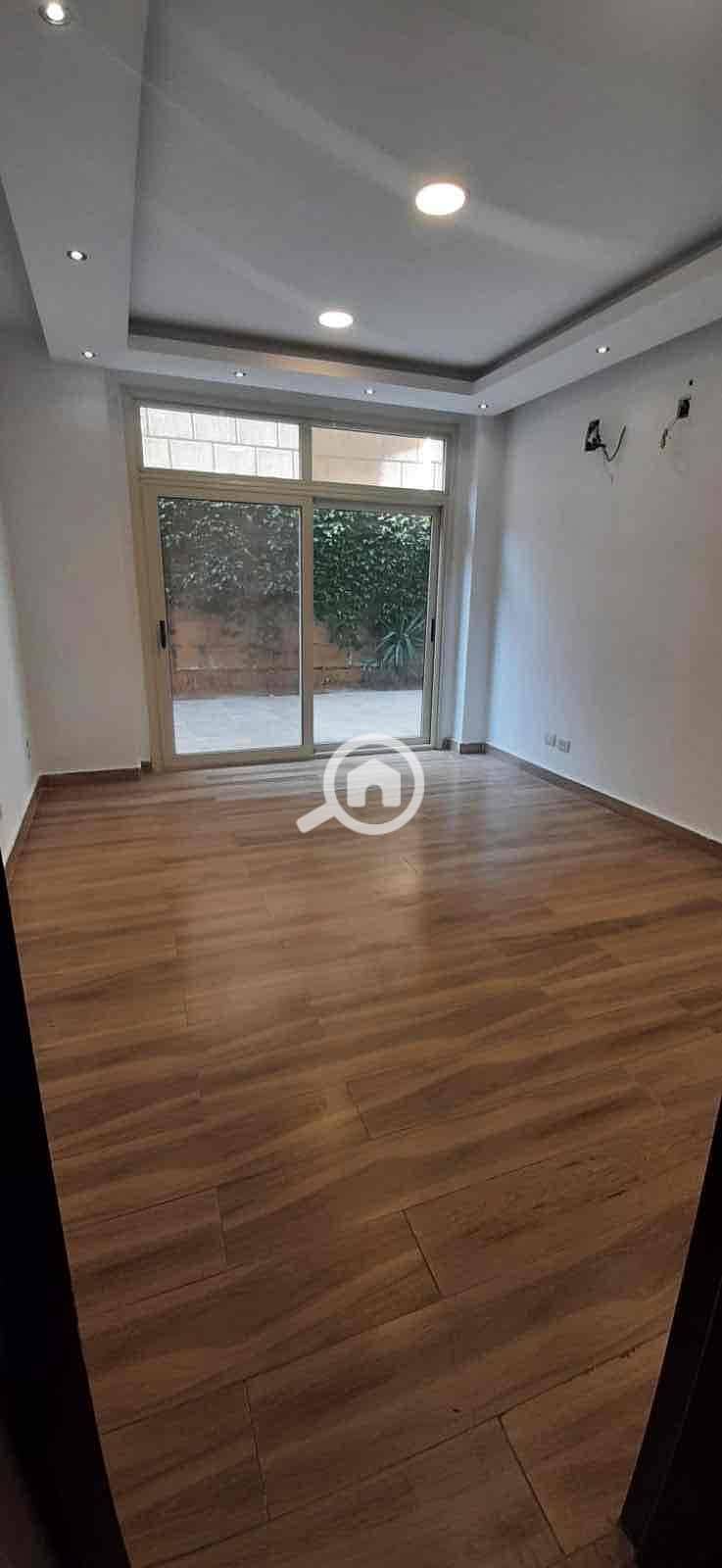 15 cb5bffb2-599c-48b0-bf5c-392b9ec7b4c9. jpg