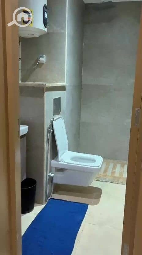 8 WhatsApp Video 2025-12-29 at 1.55. 55 PM - frame at 0m45s. jpg