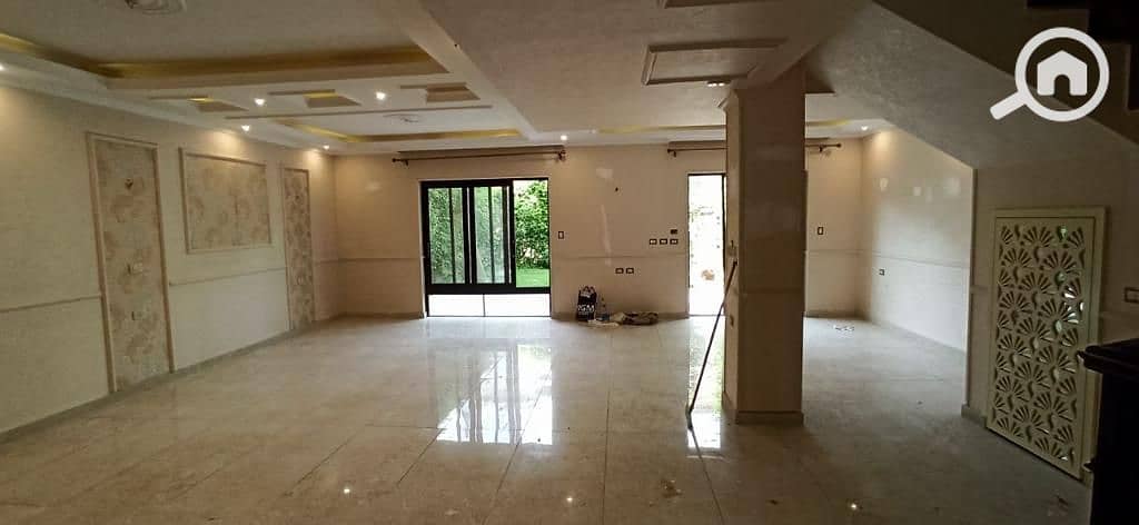 2 826e6aef-c4fe-443c-bff7-4b31d0a2428d. jpg