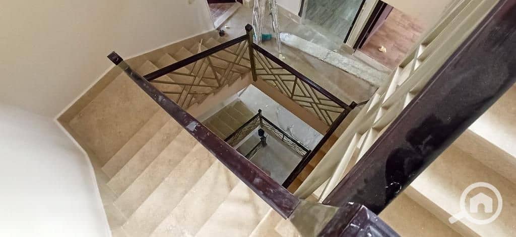 10 f8f9cc7e-6164-4525-9b67-92b4b73d4ee8. jpg