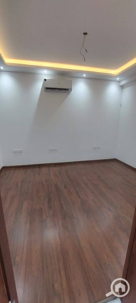 5 22b84dc1-2e26-4a76-b760-4d21bc3d3e9e. jpg