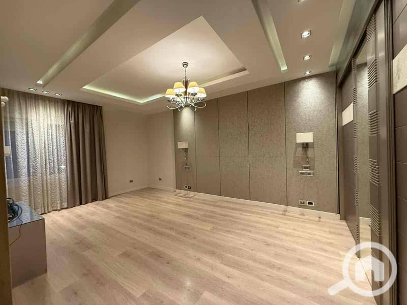 8 4d02a287-de5a-4598-a781-0669233b7c20. jpg