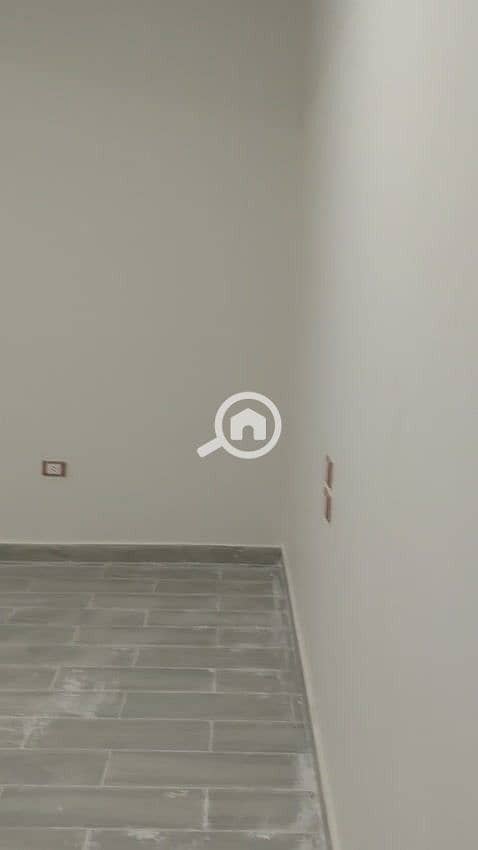 77 f604aa19-61fb-4f3d-8841-34752ff7ec96. jpg