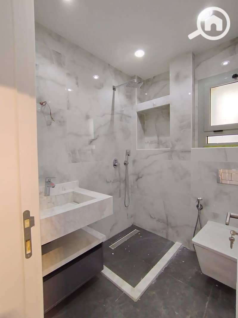 9 adfebe12-b962-4452-8fd3-88eb038cbb4d. jpg