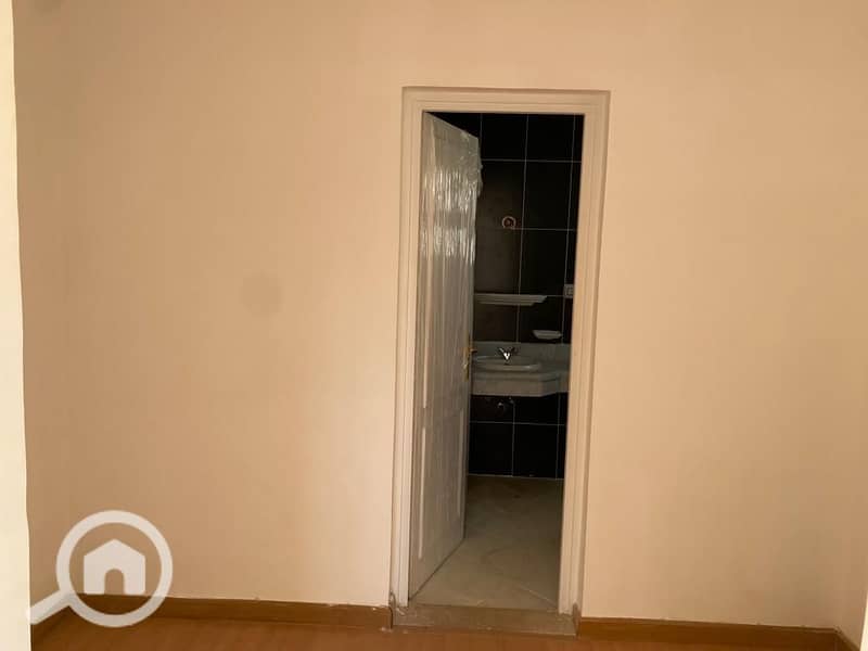 4 9ab8124e-ba0a-4e5f-a9b3-436f01d1e6c3. jpg