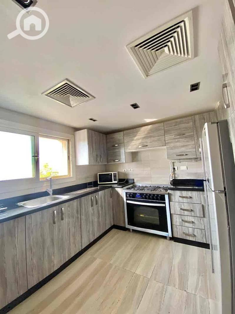 4 3e25ebdf-e631-463c-b970-f9213528e000. jpg