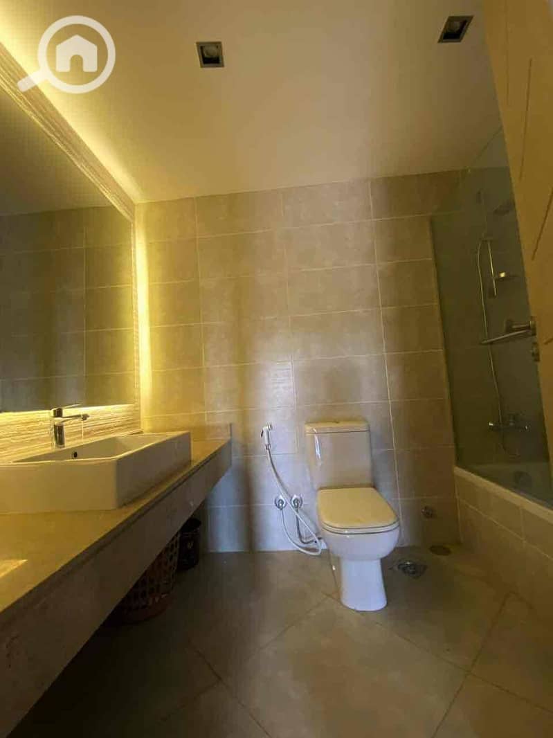 10 d66b6080-42aa-490e-bbda-7a3d8463db41. jpg