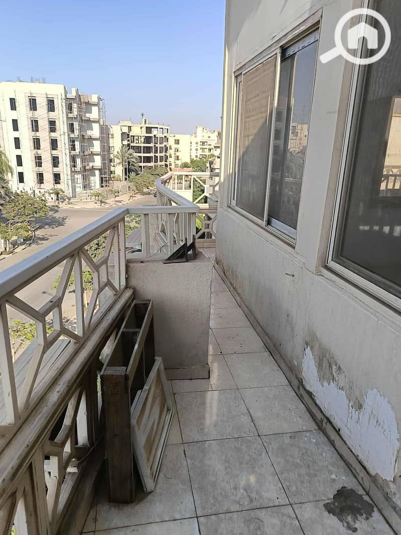 10 b2c90b28-a373-411a-b4c1-8c789b56c678. jpg