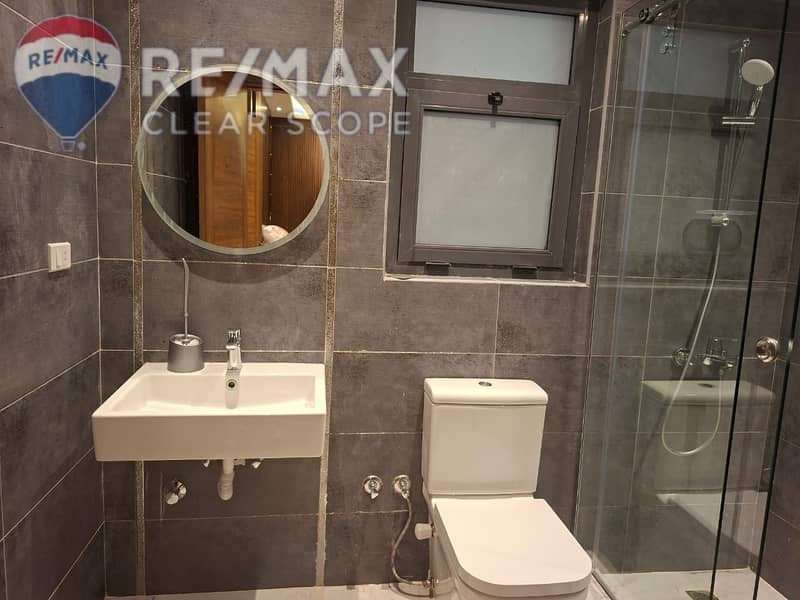 21 c2452c0c-cb3e-46f9-8f5b-88d36d0b04aa. jpg