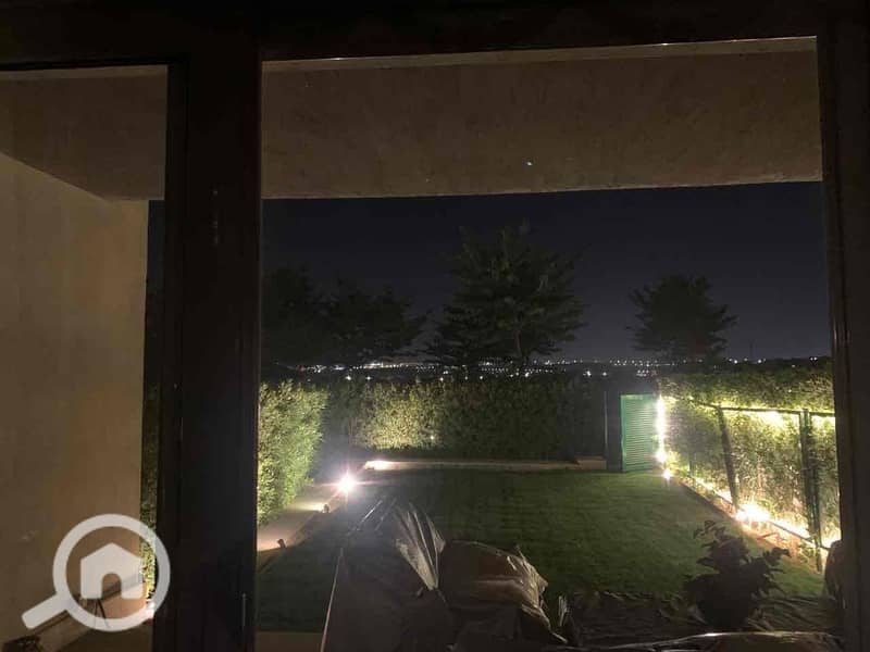 6 849f58ea-e372-41c4-a2fa-e3e383590476. jpg