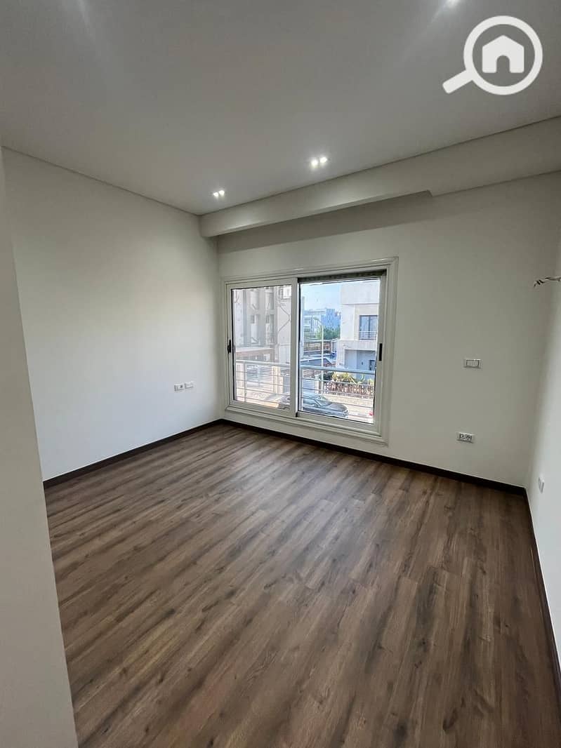 12 30549097-2f17-49b6-b291-a1fed6770612. jpg