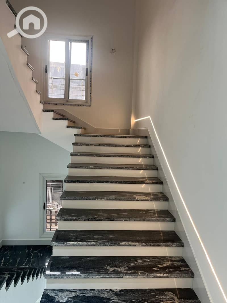 13 a84ca1f6-bd4c-4039-b52c-4194cd2dd5ae. jpg