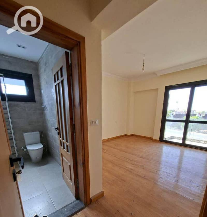 4 2bbd3047-3f16-42c8-af39-d02c256ecfa4. jpg