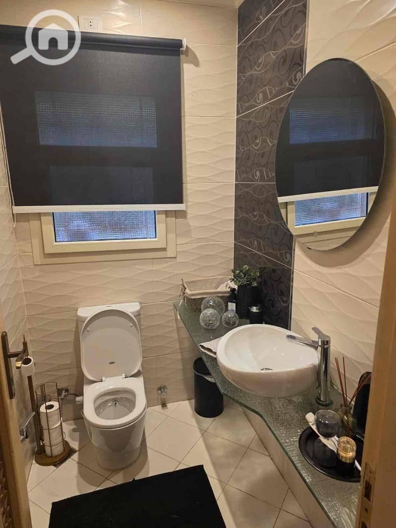 5 2452c8c7-cbb4-428f-aa69-cbc3c68cae47. jpg