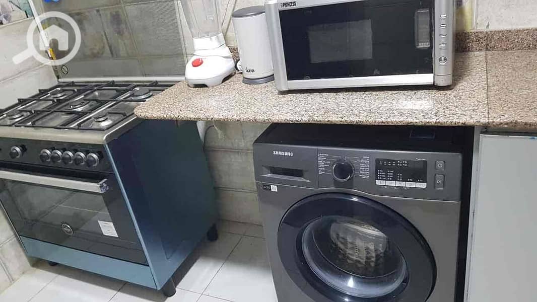 18 a147ad04-0ed5-4a33-a2e7-f46faeab8414. jpg