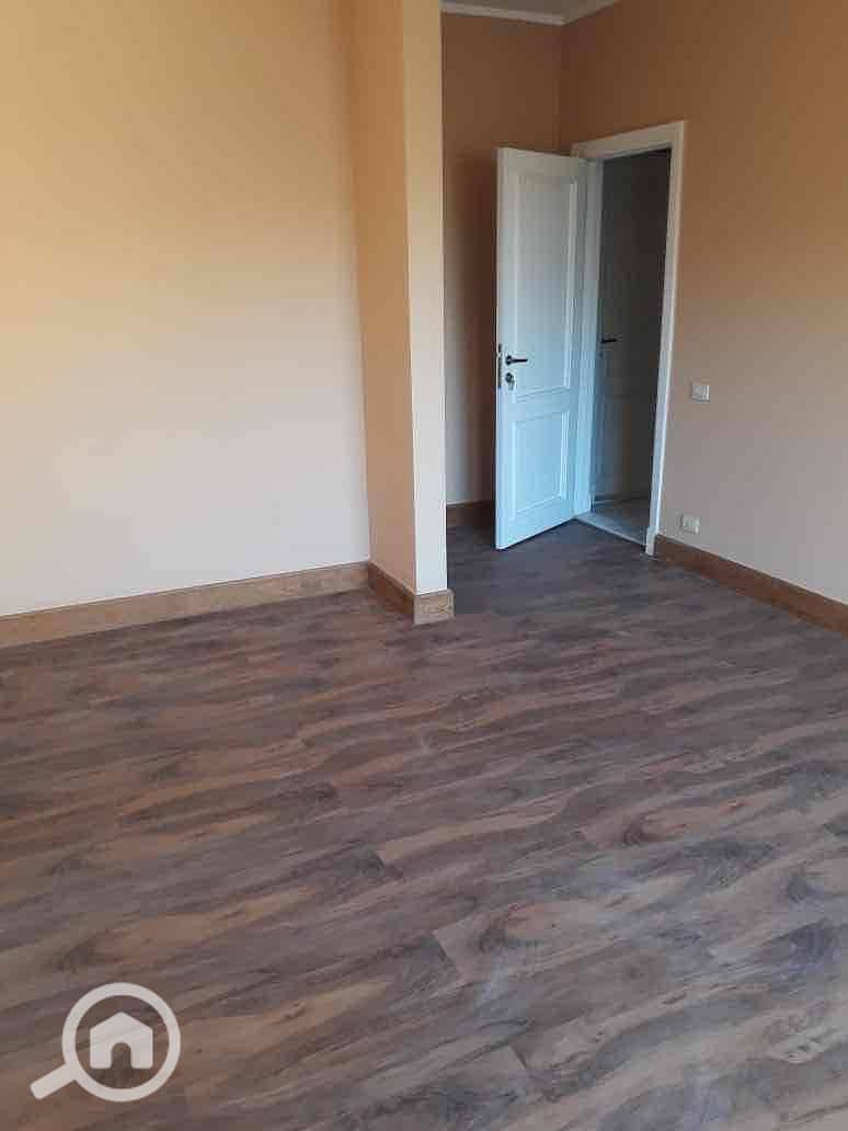 4 e7ad7306-7534-408d-bdcc-aa9a22b0df82. jpg