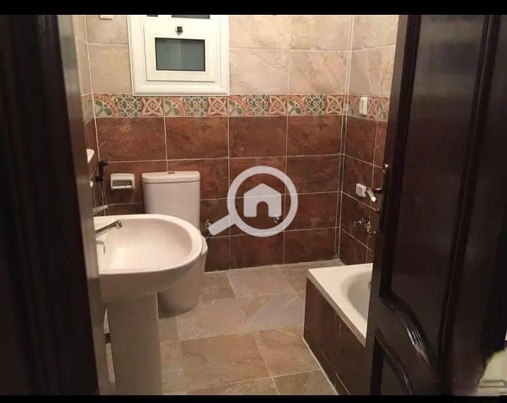 4 7b4c1b72-d7e1-4126-8f1d-a5c4f5e7d162. jpg