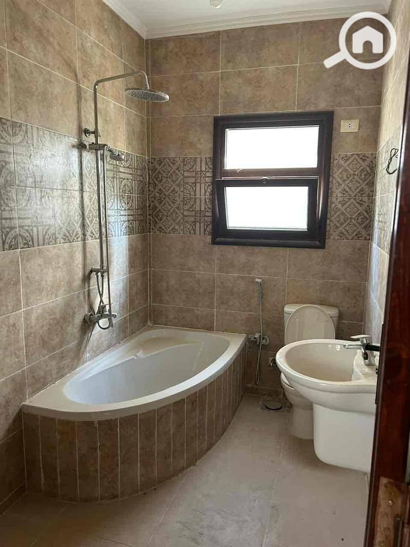 4 a8d7a047-e1f9-4d35-adef-3ec6d370b90f. jpg