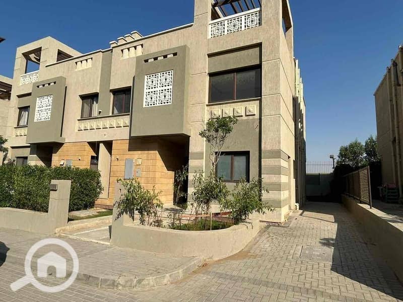 10 1585e5fb-d99a-4ca8-9bcc-5b72f2b0f13e. jpg